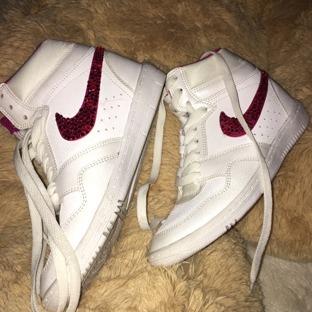 Hand bedazzled Nike shoes - Picture 8 of 8